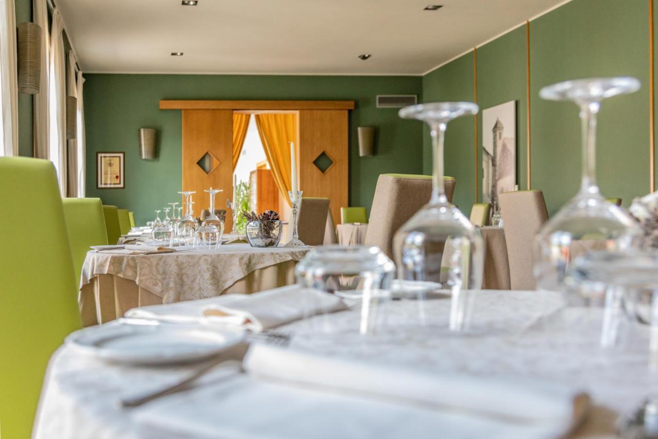 Hotel Cortese Armeno Ngoại thất bức ảnh