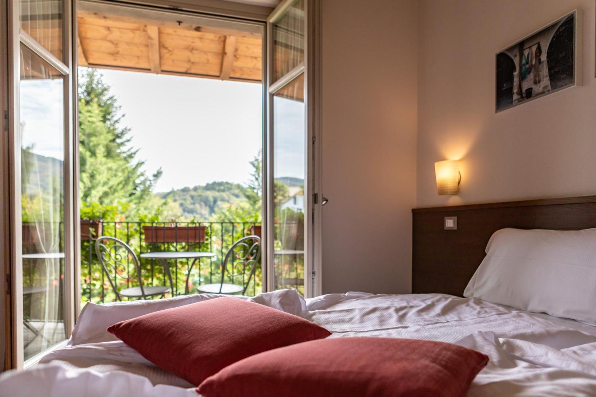 Hotel Cortese Armeno Ngoại thất bức ảnh